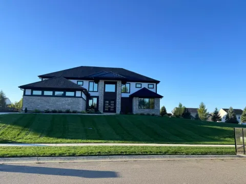 Commercial property lawn maintenance by 5 Points in the Dayton, OH area (photo 44)