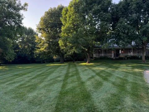 Commercial property lawn maintenance by 5 Points in the Dayton, OH area (photo 8)