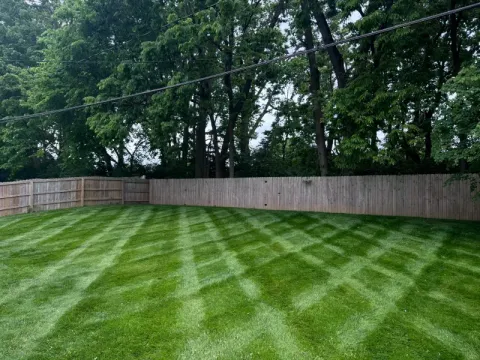 Fresh mulch and bed installation by 5 Points in the Dayton, OH area (photo 30)