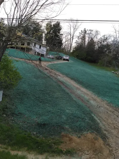 Fresh mulch and bed installation by 5 Points in the Dayton, OH area (photo 21)